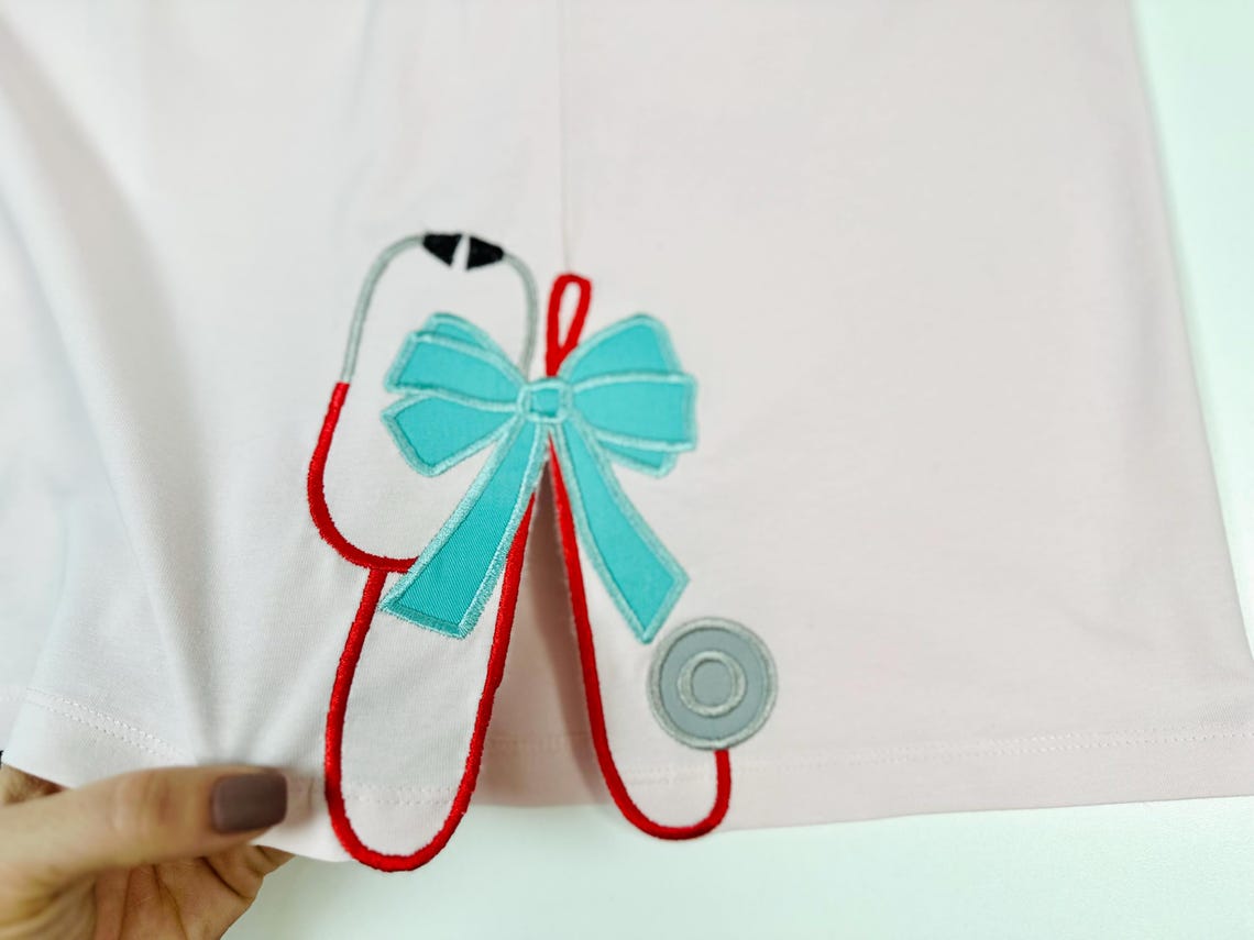 Embroidery Sweatshirt Therapist Medic Stethoscope Split Seam Side Bow Applique For Nurses and Doctors